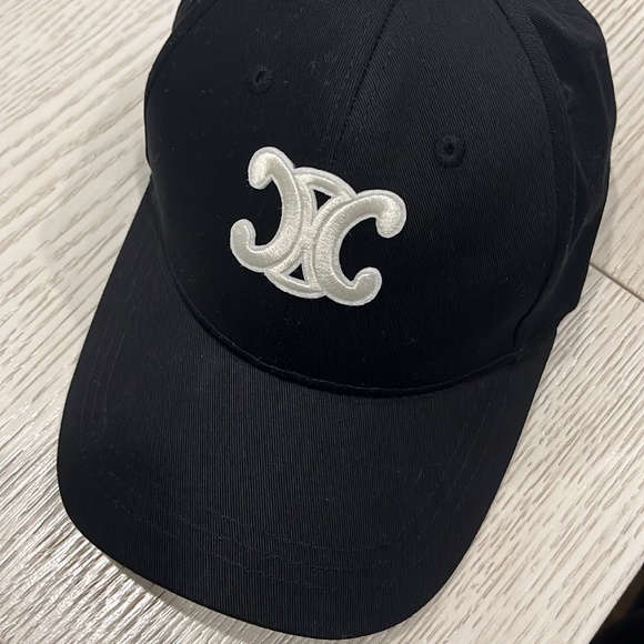 Celine cap - Picture 7 of 7